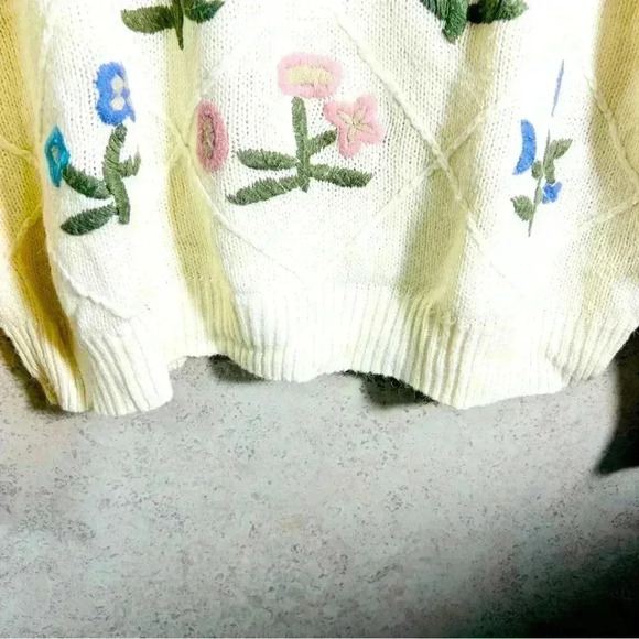 ALFRED DUNNER WOMENS WHITE GRAMMA CORE CHURCH FLOWER EMBROIDERY SIZE 42 SWEATER - Picture 3 of 5